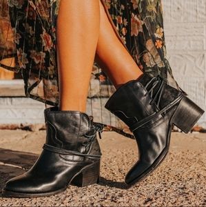 Freebird by Steven Women's Black  Leather Casey Booties 7